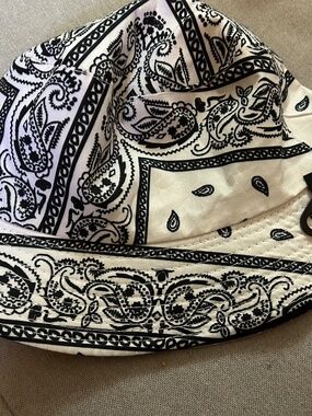 David & Young reversible bucket hat